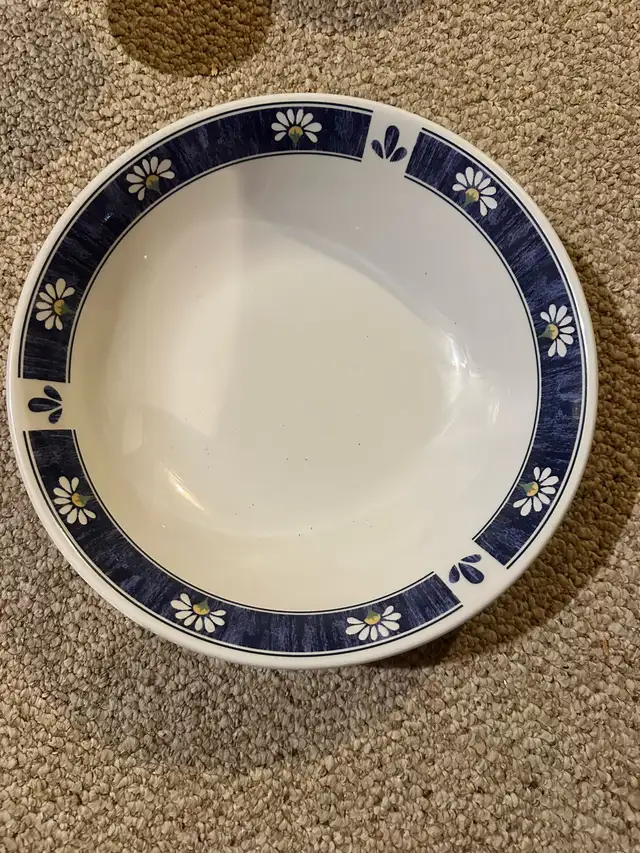 Oneida Spring Daisy Bowl