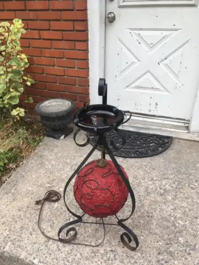 Cendrier sur pied avec lampe spaghetti intégrée, View more