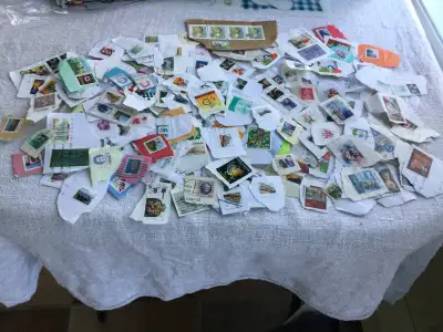 Timbres postaux plus de 100, View more