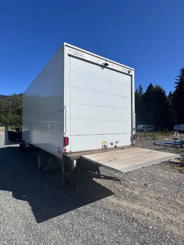 2019 ford F-550 box truck with Pallfinger liftgate in Cars & Trucks in Terrace - Image 5