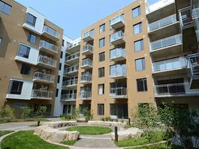 Downtown 3 1/2 condo for rent, near Chinatown and UQAM, convenient transportation, and complete surr...