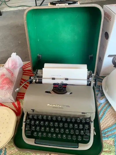 Remington quite-riter typewriter with carrying case. No AI or spell check. Old school paper and ribb...