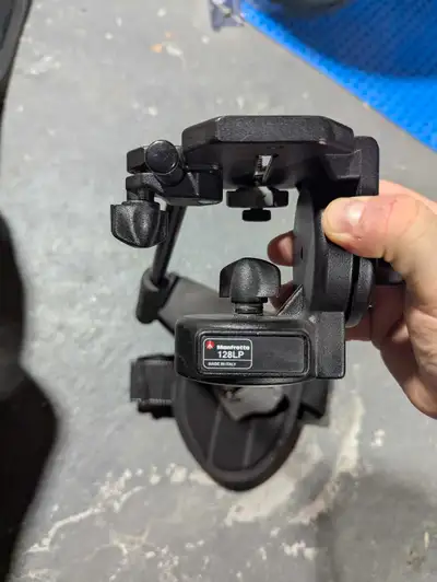 Selling a Manfrotto 128LP camera head, perfect for smooth and precise camera movements during photog...