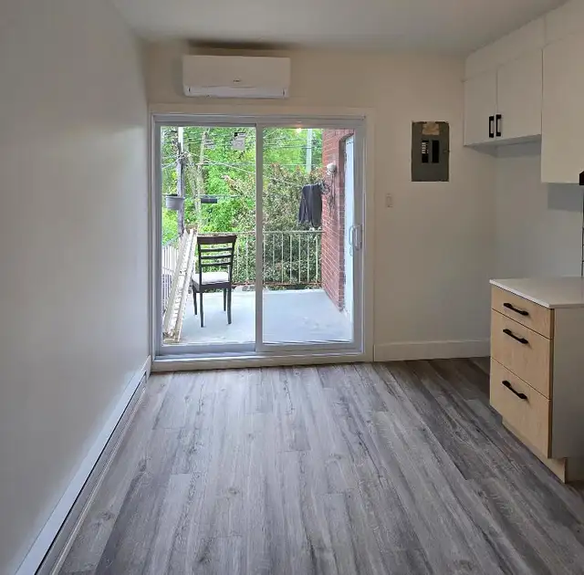 Grand logement 2 chambres et 1 bureau in Long Term Rentals in City of Montréal - Image 6