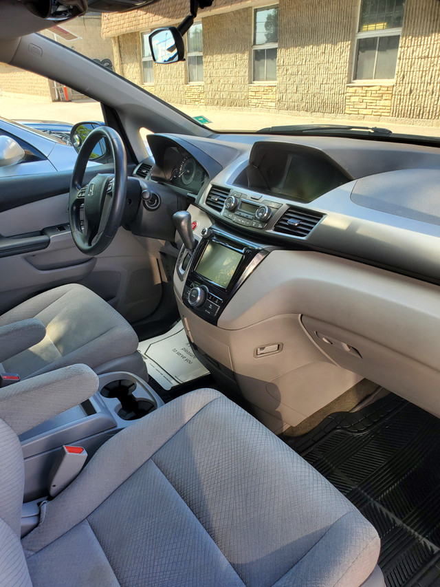 Well Maintain 2015 Honda Oddyssey in Cars & Trucks in Oakville / Halton Region - Image 2