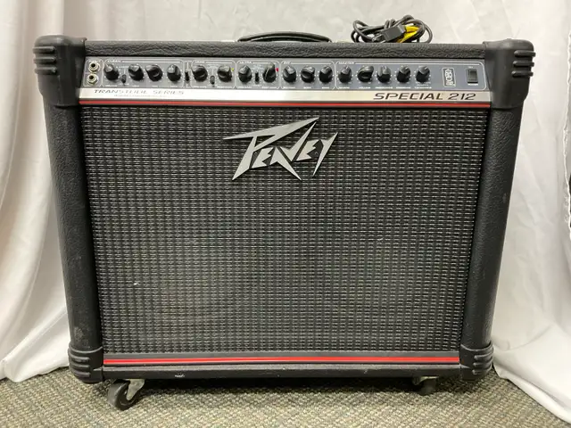 PEAVEY SPECIAL 212 AMP  in Amps & Pedals in North Bay - Image 2