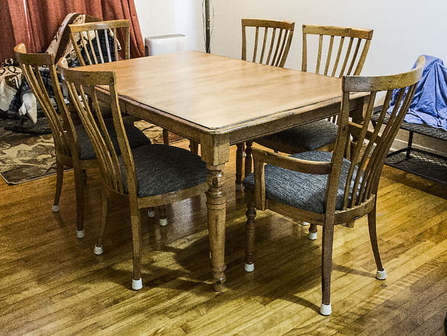 ENSEMBLE TABLE ET CHAISES 8 PERSONNES dans Mobilier de salle à manger et cuisine  à Sherbrooke