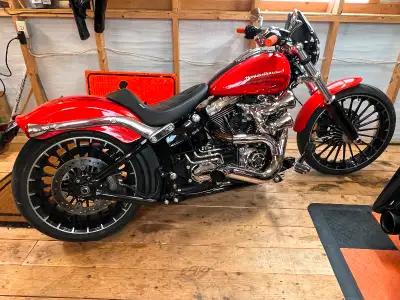 2017 Harley Breakout Laguna orange. -sik pipes -wimmer double sucker intake -Fuel pack fuel manageme...