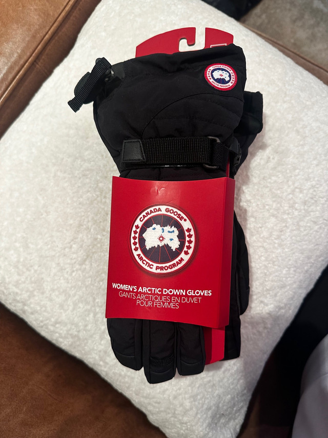 Canada Goose Arctic Down Women's Gloves - Sz Small BNWT - Skiing in Ski in City of Toronto - Image 2