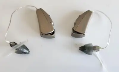 Phonak hearing aids and batteries. Asking 400