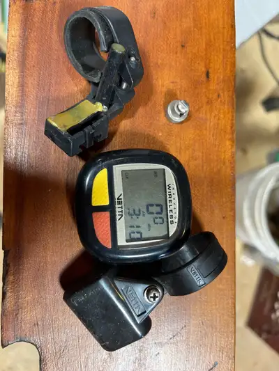 I'm selling a Vetta Wireless Bicycle Computer, a handy tool for tracking your cycling metrics. This...