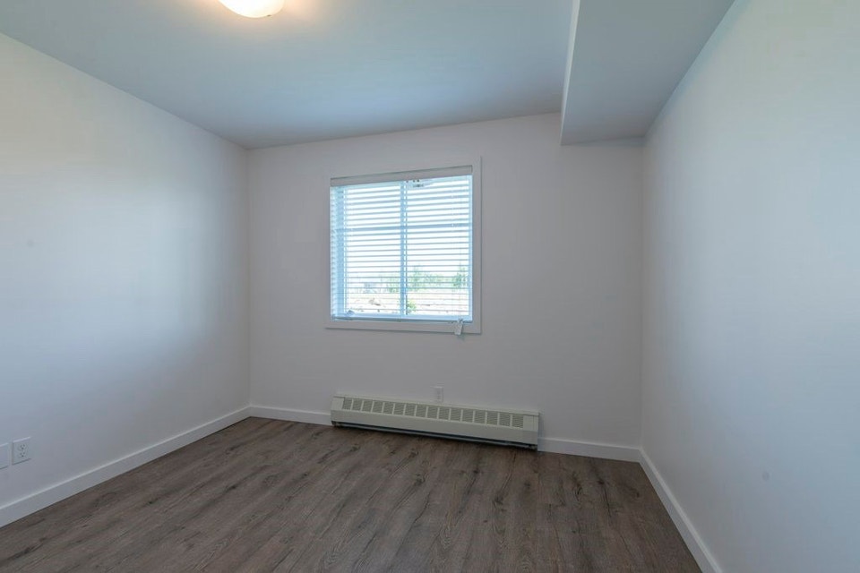 2 and 3 bedroom units for rent in Almonte 4