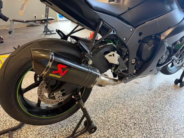 2018 Kawasaki zx10rr in Sport Bikes in Thunder Bay - Image 7