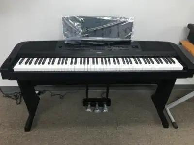 PIANO YAMAHA DGX-670, View more