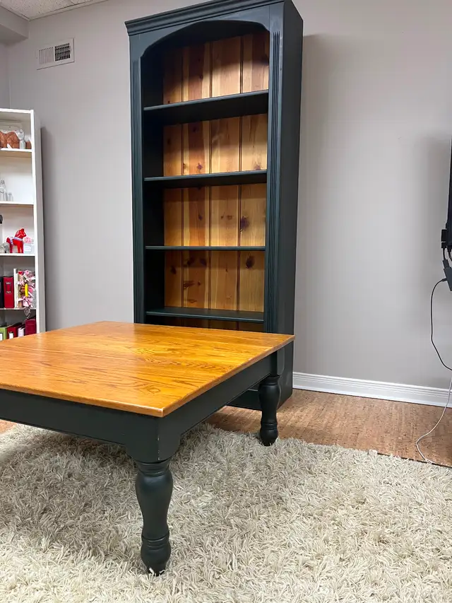 Table in Bookcases & Shelving Units in Sarnia - Image 2