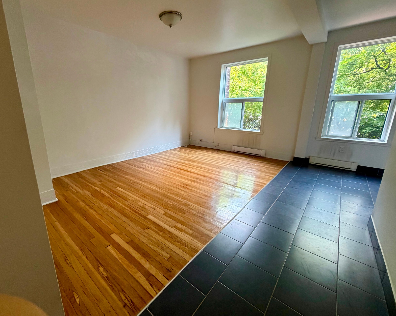 Bright Ground Floor 4½ Near Vendôme Metro – Only $1,650/month — photo 2