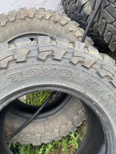 Set of 6 Toyo mt 265/70R17 10 ply 85-90% tread. Were only briefly used. Paid 3400 Located in chetwyn...