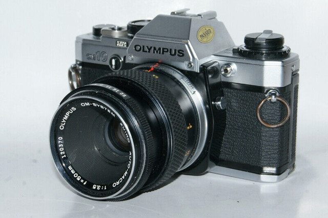 * Olympus OM10 with 50mm f3.5 lens in Cameras & Camcorders in City of Toronto - Image 3