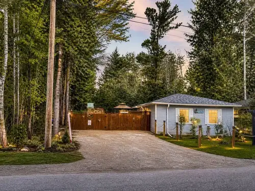 ✨ WEST END WASAGA BEACH OPPORTUNITY ✨ 126 Pinecrest Ave | Asking $629,000 Taxes only $2,268/year Lot...