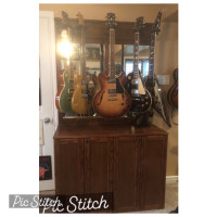 CUSTOM CABINET for 5 Guitars/Basses, Oak, Hercules hangers for 5