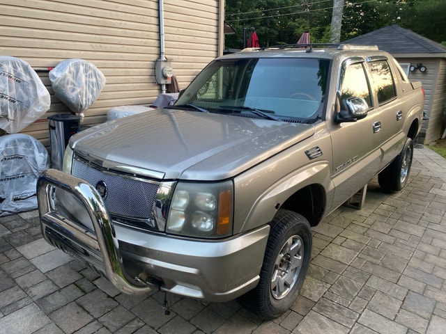 Cadillac escalade ext 2003 190,000km propre a l intérieur...