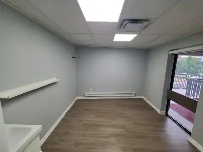 Yonge St & Major MacKenzie Dr This is for business only! clinic room for rent in a medical spa medic...