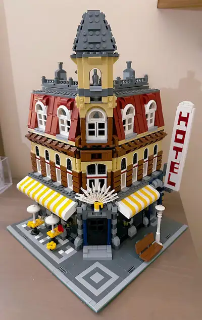 Completed cafe corner without figures and bike. Instruction included. Very good condition. No longer...