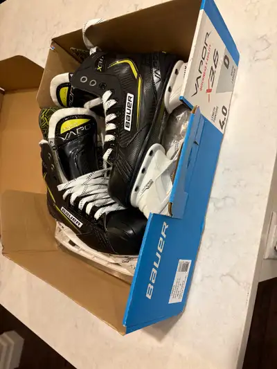 Bauer Vapor hockey skates size 4D new , View more