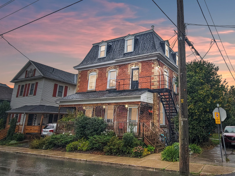 2Bedroom Petfriendly Home in Downtown Merrickville! Long Term