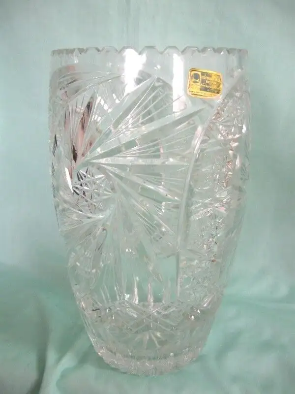 VASE CRYSTAL TAILLER  //  GERMANY // ..Motif PINWHEEL... in Arts & Collectibles in West Island - Image 6