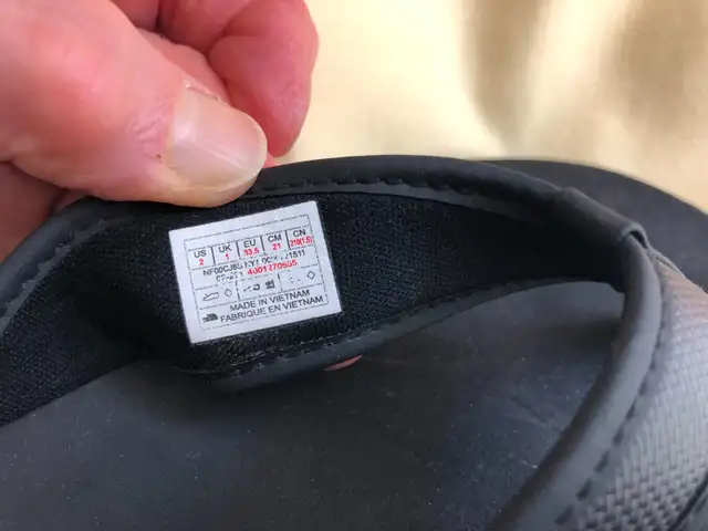 Kids North Face Flip Flops, Size 1.5, $10 in Kids & Youth in Edmonton - Image 5