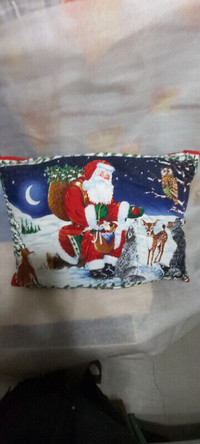 2 Christmas    throw pillows  13