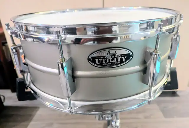 *** SOLD! *** Snare Drum and Stand in Drums & Percussion in Oshawa / Durham Region - Image 2