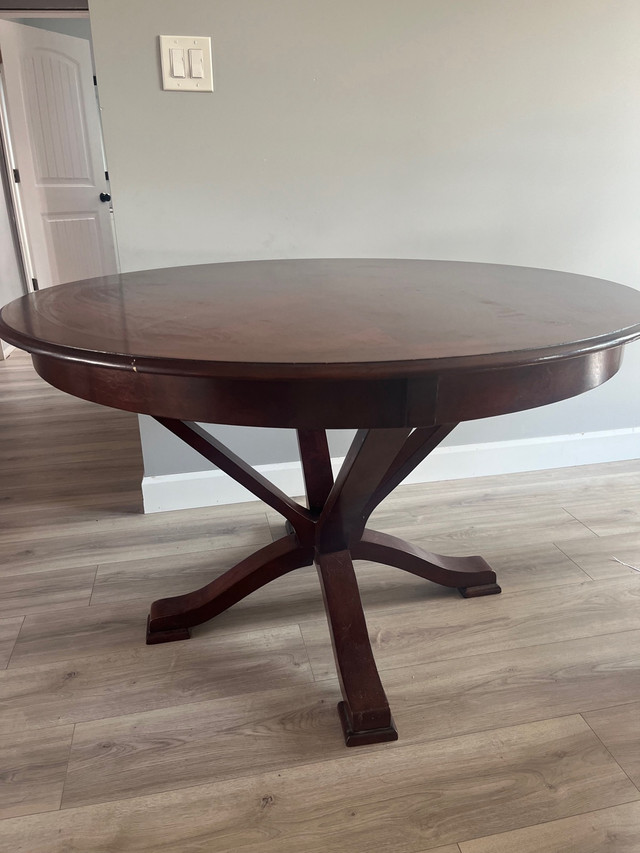 Table and 4 chairs  in Dining Tables & Sets in Renfrew