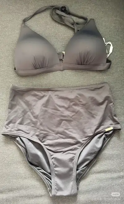 New. Size S.
