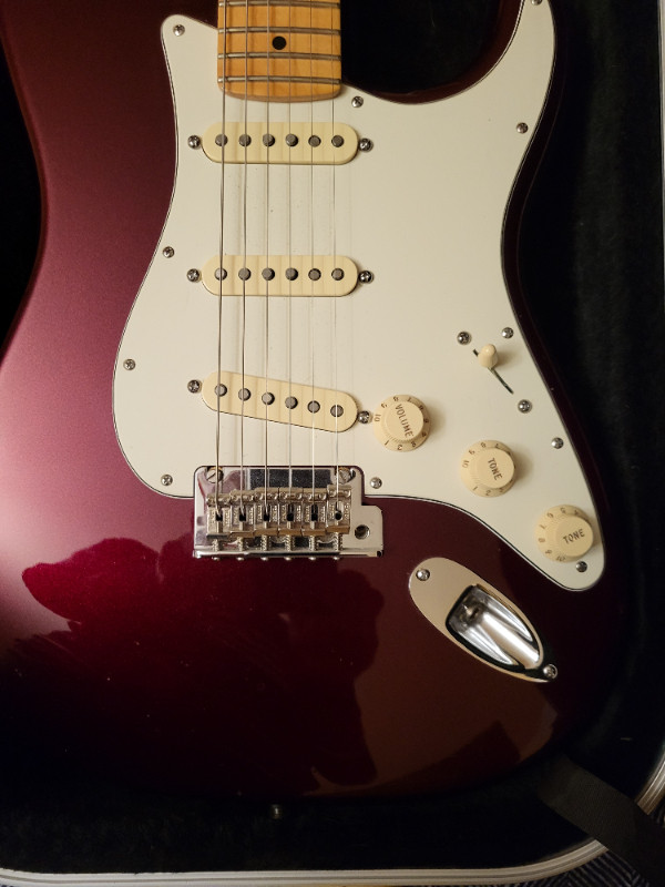 Fender American Standard Strat 2014 60th anniversary in Guitars in Cole Harbour - Image 2