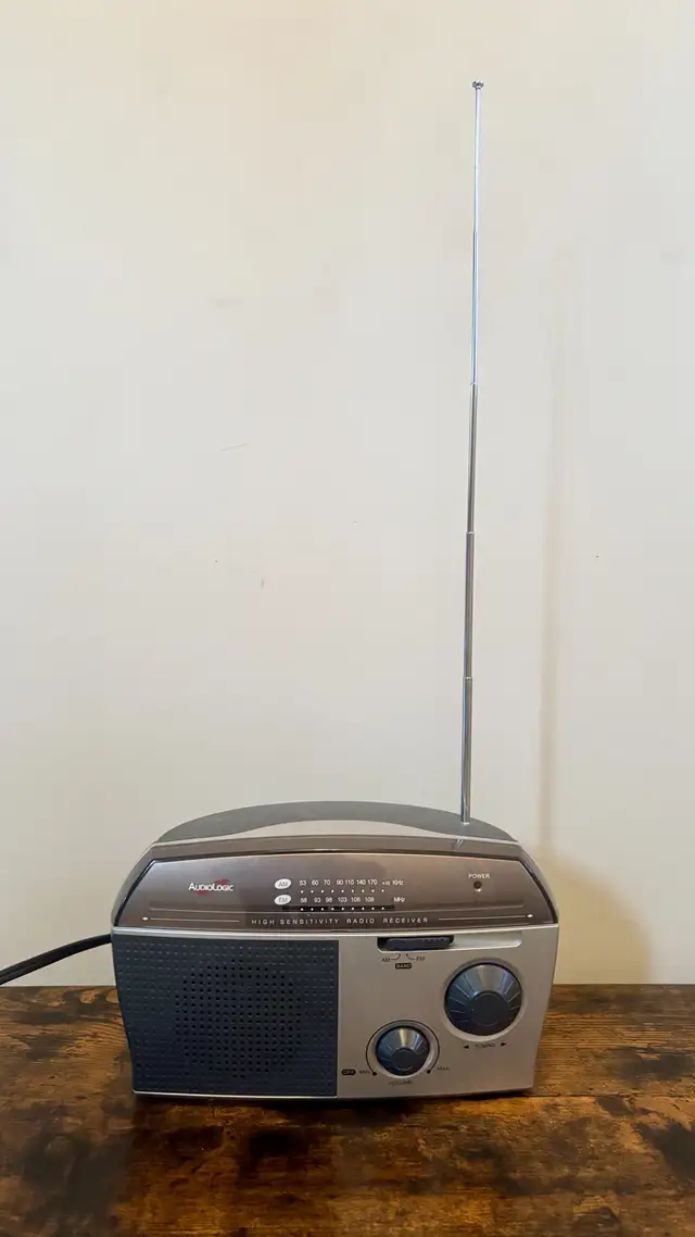 AM / FM Radio in Stereo Systems & Home Theatre in Kingston - Image 3