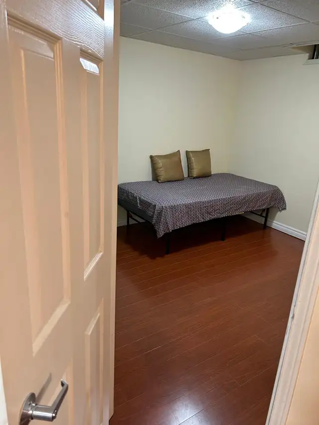 basement room for rent in Room Rentals & Roommates in Oshawa / Durham Region - Image 9