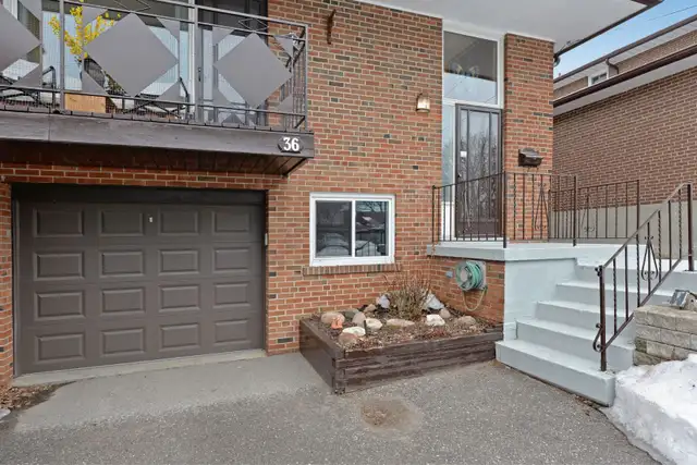 1 private room available for 1 girl for Rent in Scarborough