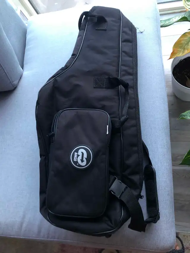 Saxophone's soft case $15 in Other in Mississauga / Peel Region - Image 3