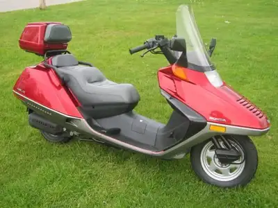 Honda Helix CN250 Scooter For Sale. With A OEM Hondaline/Kenwood AM/FM Radio, Rear Tour/Luggage/Carg...