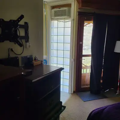 KING SIZE ROOM FOR RENT