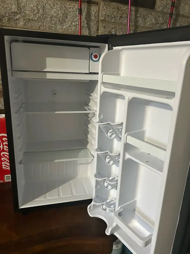 Danby Bar fridge in Refrigerators in Sherbrooke - Image 4