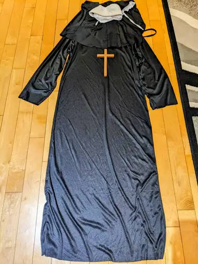 HALLOWEEN COSTUME PRIEST/NUN, View more