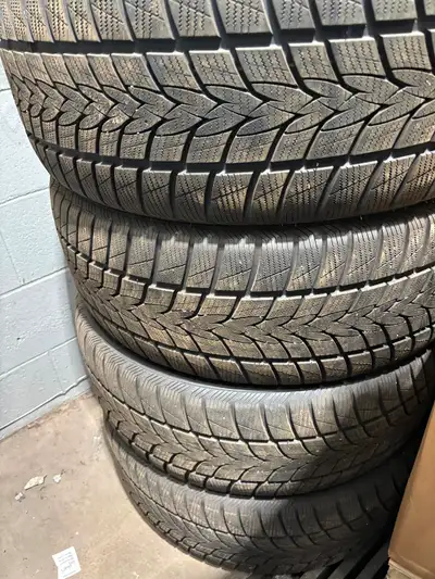Get ready for the winter season with these reliable Frosttrack 255/45R20 winter tires, featuring a t...