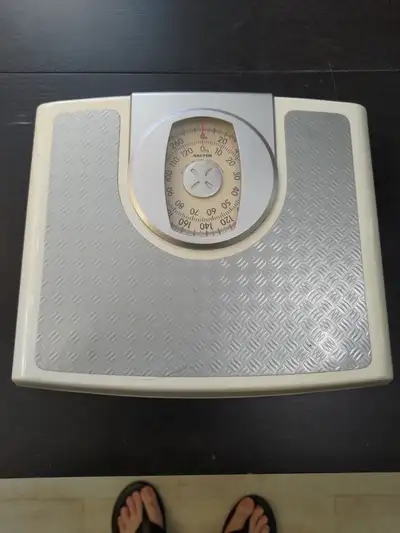 Very good condition scale and works fine from the weight I think I am and it is adjustable should it...