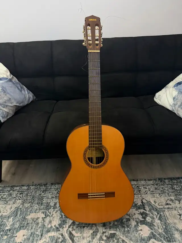 1960’s Vintage Yamaha Classical Acoustic Guitar No. G160  in Guitars in Hamilton - Image 4