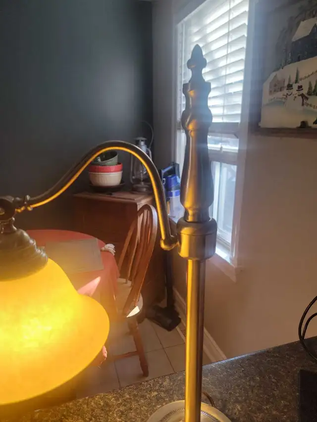 Vintage  Brass Table Lamp in Indoor Lighting & Fans in Oshawa / Durham Region - Image 4