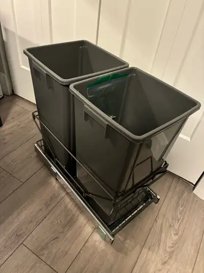 https://www.homedepot.ca/product/richelieu-2x-25-l-pull-out-kitchen-garbage-and-recycling-bin-soft-c...