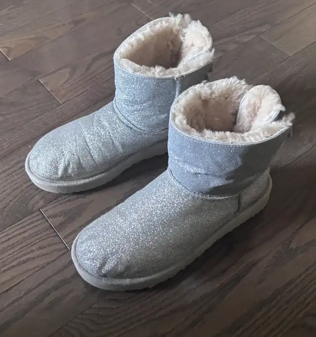 UGG women’s 10